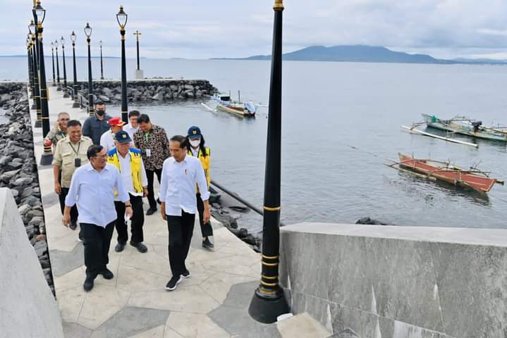 Presiden Jokowi Resmikan Penataan Kawasan Pantai Malalayang dan Ecotourism Village Bunaken