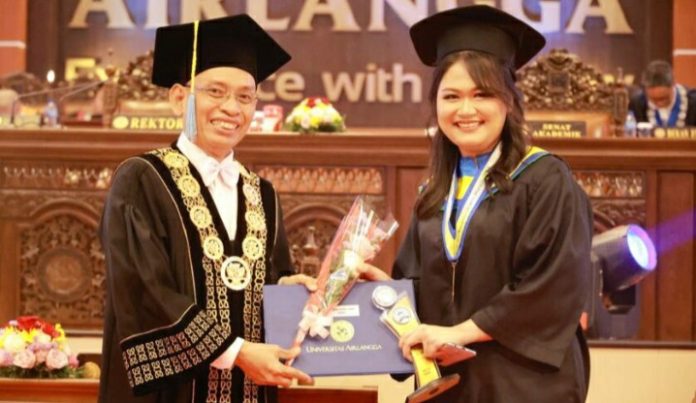 Maria Gani Wewene Minahasa Usia 24 Tahun Raih Doktor Farmasi Universitas Airlangga Termuda Ber-IPK 4, Ini Disertasinya