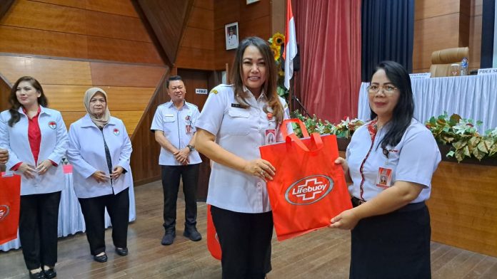 Ketua PDUI Sulut Devi Tanos Buka ToT Program Sekolah Sehat 